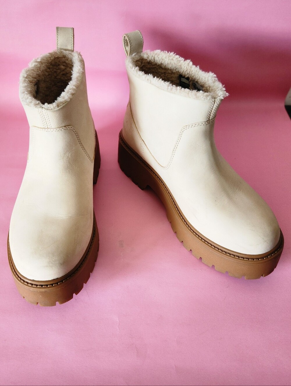 Timberland's Ortholite Cream Faux-Fur Chelsea Ankle Boots with Tan Lug Sole